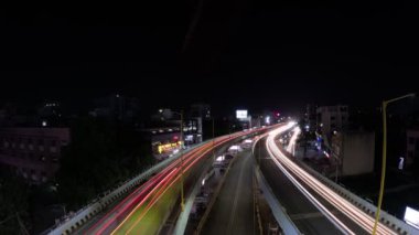 Şehirdeki trafik gece vakti sıçradı 