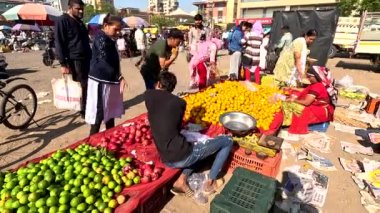 Marketteki insanlar, Hindistan.