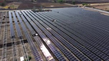 Çatıdaki güneş panelleri