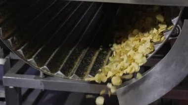 Patatesli bir makinenin yakın plan çekimi.