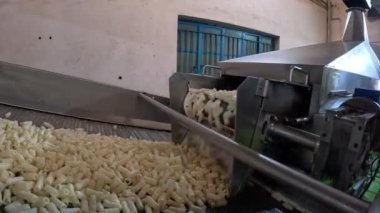 Makarnalar Reddy 'nin kızgın yağda kızarmasına neden oluyor.