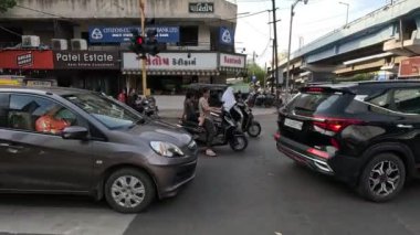 Indira Çemberi Köprüsü Akşam trafiği Rajkot Gujarat Hindistan