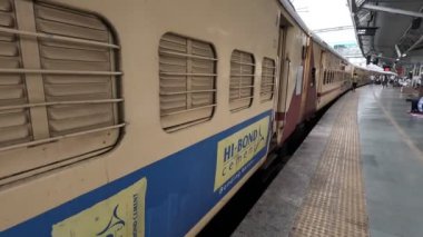 Yolcu treni, tren istasyonu.,