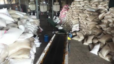 Fabrikanın deposu, fabrika.