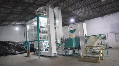 Fabrikada su üretimi.