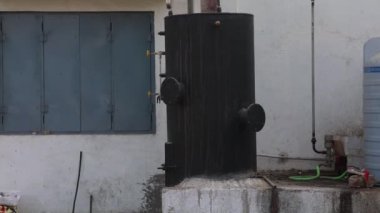 Şehrin eski ahşap penceresi