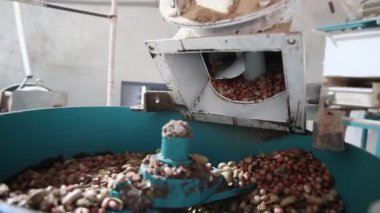 Fabrika üretiminde bir fabrikanın işleme süreci.