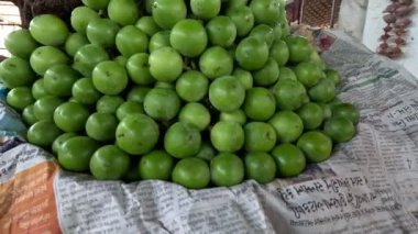 portakal meyveleri meyve dükkanında düzenli olarak düzenlenir 