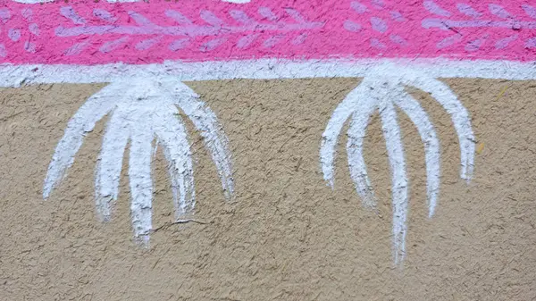 Duvarda palmiye yaprağı