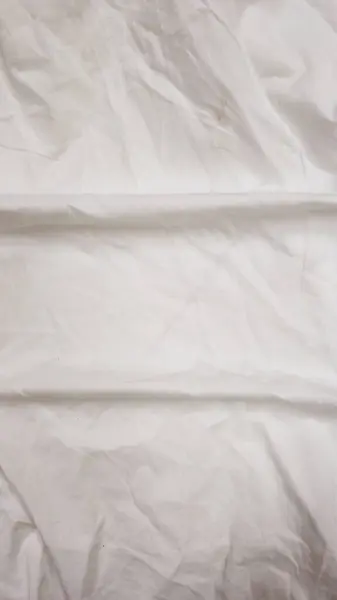 Beyaz arka plan üzerinde beyaz kağıt