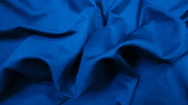 mavi ipek kumaş, arkaplan