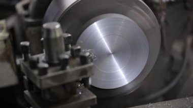 Metali kesen cnc makinesi