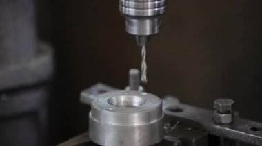 Metal değirmen kesicili metal değirmen makinesi.