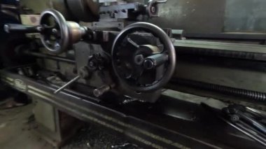 Bir üretim için eski paslı demir