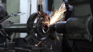 Kıvılcımlı metal kaynak