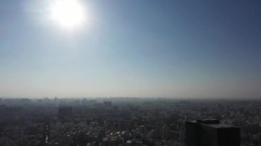 Tokyo şehri ufuk çizgisi yukarıdan görünüyor