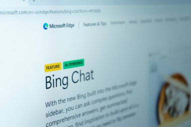 Bing chat resmi ana sayfası bir masaüstü monitöründe görüntülendi