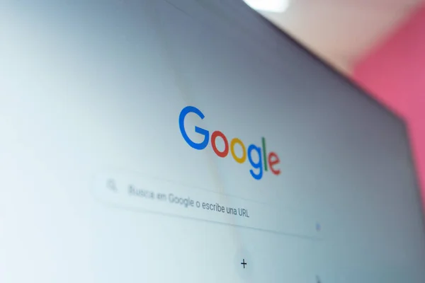 Bir masaüstü ekranında Google ana sayfası ara