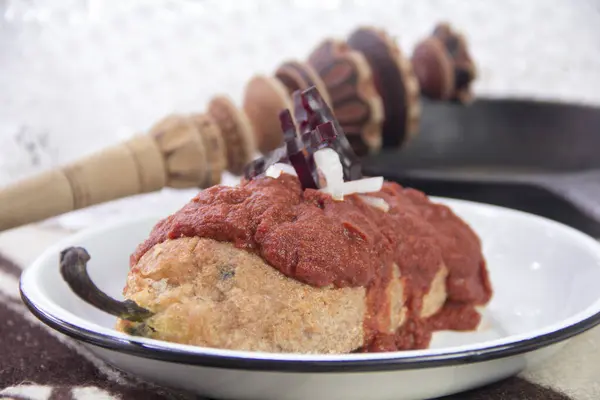 Otantik Meksika yemeği acılı adobo soslu Şili capeado, Chipotle acı soslu doldurulmuş poblano biberi..
