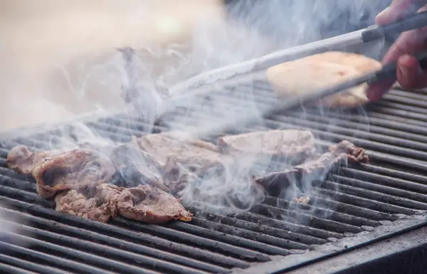 Meksika barbeküsünde ızgara karne asada bifteği..