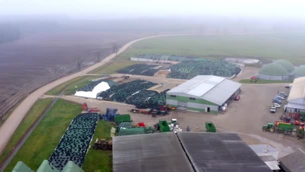 从空中俯瞰沼气生产厂 从家庭 农业和食品工业废物中获取沼气生物甲烷 高质量的4K Prores视频 — 图库视频影像