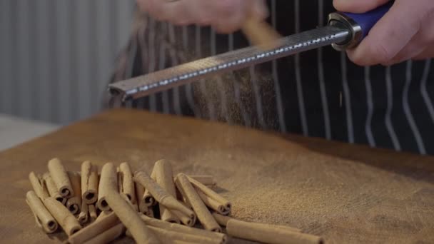 Grating Cinnamon Sticks Sticks Powdered Cinnamon Spice Slow Motion Video — Vídeos de Stock
