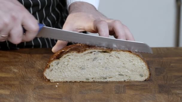 Cut Pieces Loaf Dark Bread Man Cuts Bread Kitchen Sunny — Wideo stockowe