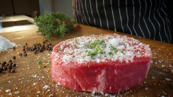 Food Preparation Chef Cooks Beef Steak Add Rosemary Steak Wooden — Vídeo de stock