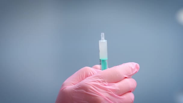 Preparação Medicamentos Laboratório Farmacêutico Mãos Com Close Seringa Processo Preparação — Vídeo de Stock