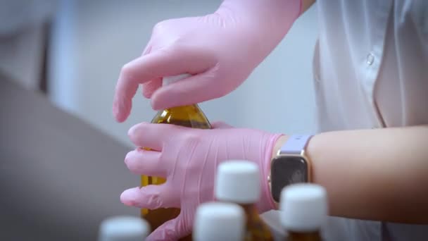 Het Proces Van Het Maken Van Medicijnen Handenarbeid Farmaceutische Industrie — Stockvideo