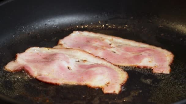 Friggere Fette Pancetta Una Padella Pezzi Croccanti Delizioso Bacon Rosso — Video Stock