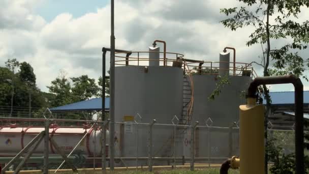 Olje Och Gasindustrianläggningar Regnskogarna Sydamerika Ecuador Högkvalitativ Fullhd Film — Stockvideo