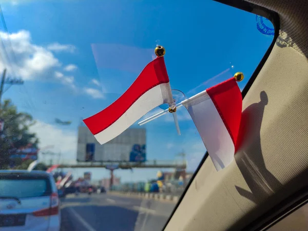 Indonéská Národní Vlajka Autě Indonéský Den Nezávislosti — Stock fotografie
