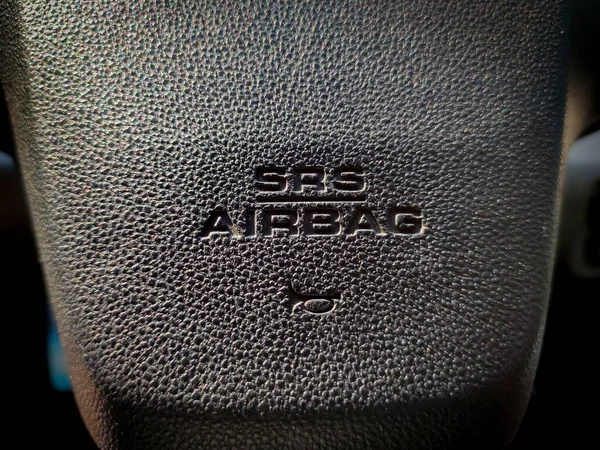 新型现代汽车安全侧幕安全气囊标志 方向盘上的安全气囊标志 — 图库照片