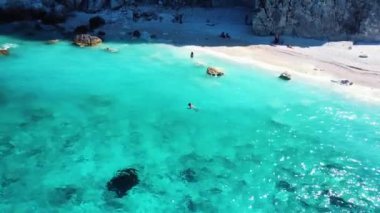 Güzel yaz adası güneşli gün