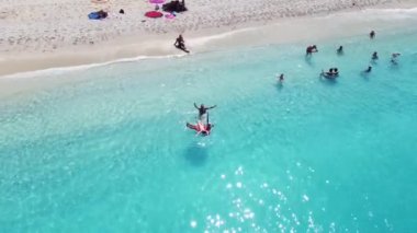 Güzel yaz adası güneşli gün