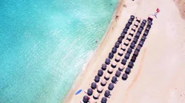 Güzel yaz adası güneşli gün