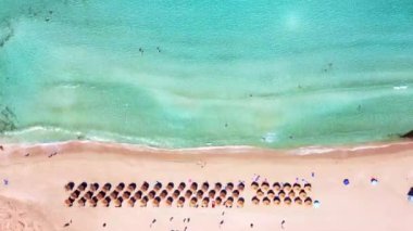 Güzel yaz adası güneşli gün