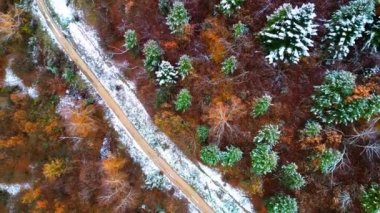 Gökyüzü dağ manzaralı güzel hava aracı manzarası