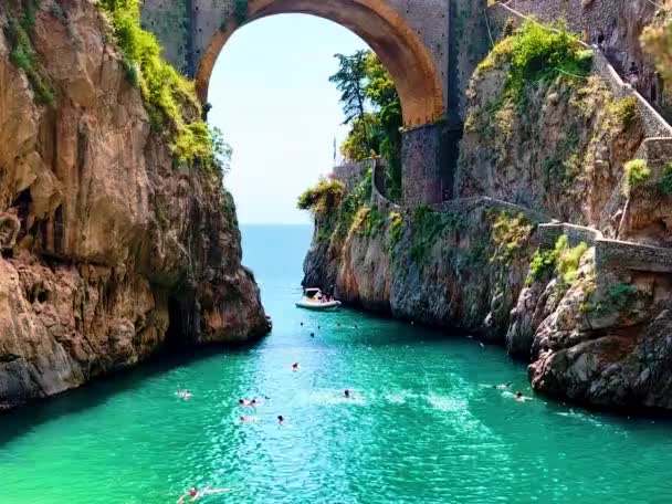 Amalfi Coast Breathtaking Drama Captured Photo Clifftop Villages Azure Waters — Stock Video