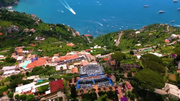 Amalfi Coast Lélegzetelállító Drámája Egy Felvételen Clifftop Falvak Azúrkék Vizek — Stock videók