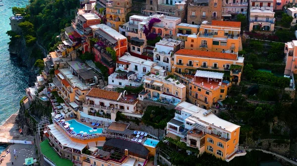 Espectacular Instantánea Del Encanto Costero Positano Una Cascada Coloridos Edificios — Foto de Stock