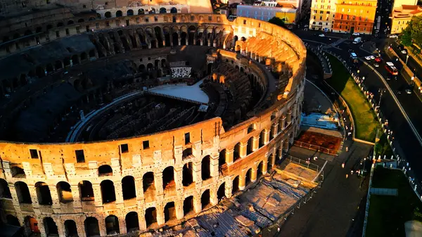 Silhouette Del Tramonto Del Colosseo Maestoso Anfiteatro Antico Che Trasuda — Foto Stock