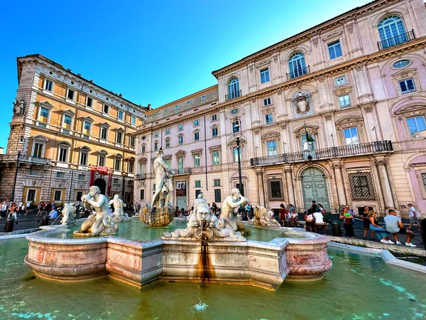 Roma 'nın zamansız ihtişamı tek bir fotoğrafta özetlendi. Antik kalıntılar, modern hayata karşı birleşerek tarihin, kültürün ve tarihin yer aldığı bir şehre bir göz atma imkanı sunuyor., 