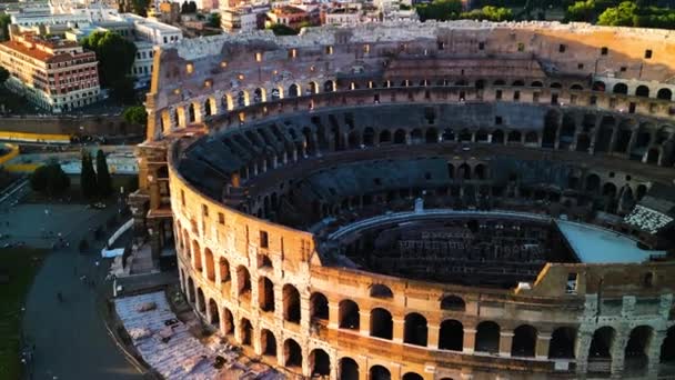 Ηλιοβασίλεμα Στο Κολοσσαίο Ένα Μεγαλοπρεπές Αρχαίο Αμφιθέατρο Αποπνέοντας Την Πλούσια — Αρχείο Βίντεο
