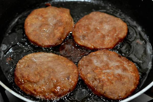 Gros Plan Morceaux Burger Bœuf Frit Épicé Cuit Dans Une — Photo