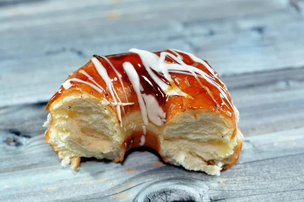 Ring Donut Caramel White Chocolate Sauce Glazed Yeast Raised American — Stock Photo, Image