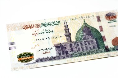 200 LE EGP 200 £nakit para banknotu serisi 2022 Kahire, Mısır 'da Qani-Bay camii, seçici odak Mısır para beyaz arka planda izole