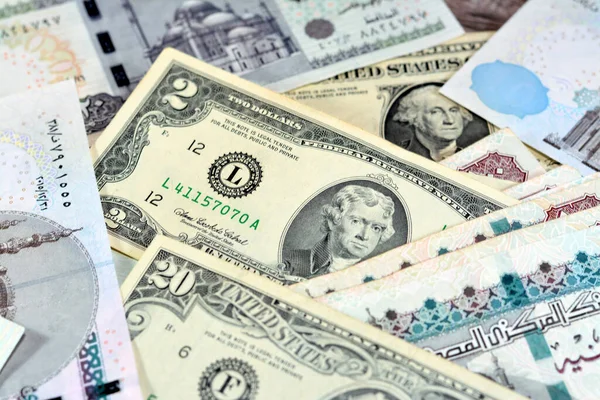 Högen Med Egyptiska Och Amerikanska Sedlar Pengar Valuta Och Dollar — Stockfoto