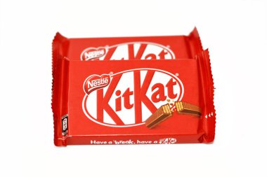 Kahire, Mısır, 7 Kasım 2022: KitKat, New York, İngiltere 'de Rowntree' s tarafından üretilen çikolata kaplı gofret çubuğu, ve şimdi küresel olarak Nestle, Kit Kat gofret çubukları tarafından üretiliyor.